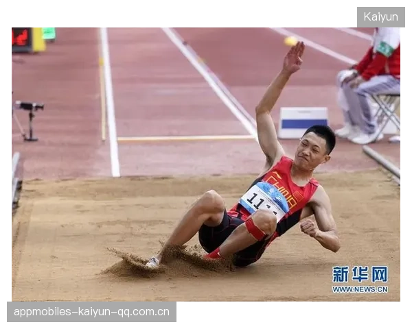 跳远选手的弧线起跳技术引发全球关注